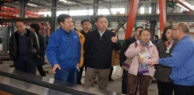 國家發(fā)改委調研組來星火機床公司調研