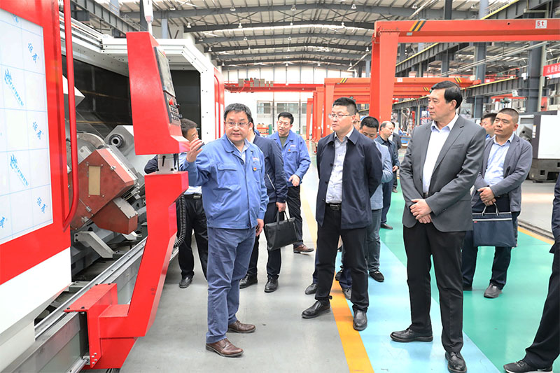 天水市政協主席趙衛東來星火機床公司調研