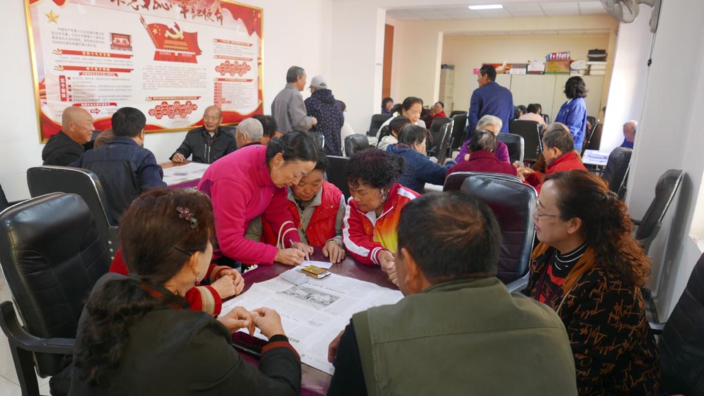 心系退休職工  情暖九九重陽，星火機床公司開展退休職工歡度重陽節(jié)撲克牌比賽活動