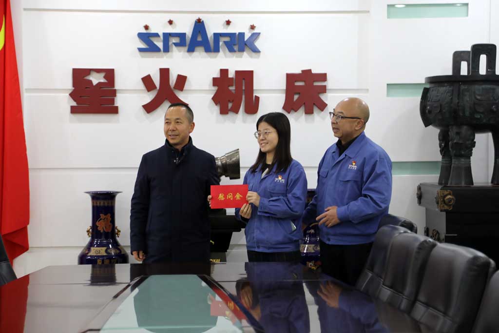 新春慰問送關懷，歲寒情深暖人心，市國資委領導慰問星火機床公司困難黨員