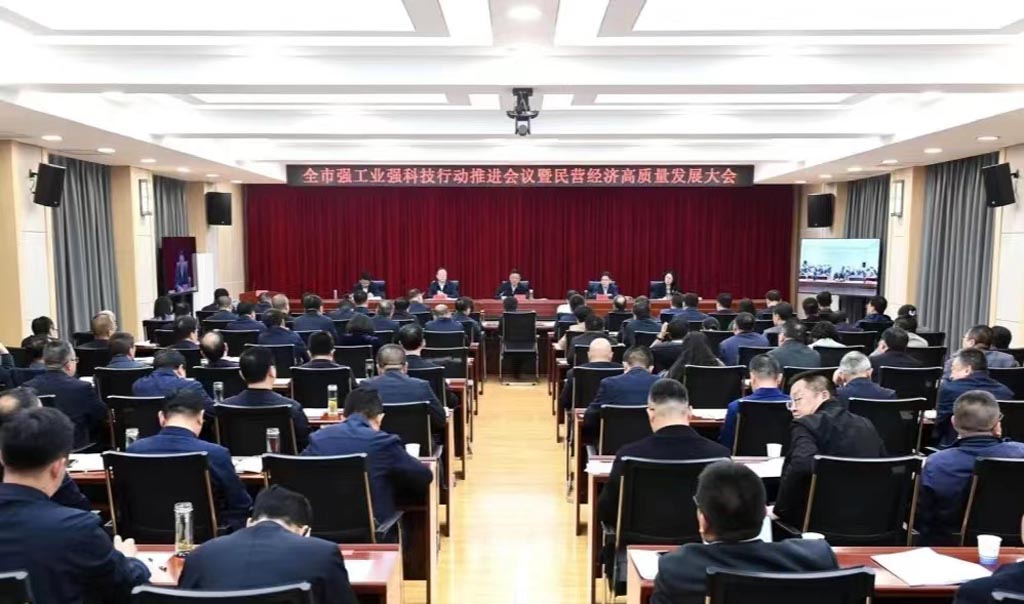 星火機床集團公司榮獲全市工業(yè)穩(wěn)增長先進企業(yè)受到表彰