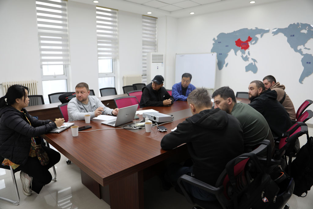 歐洲客商來星火數控驗收產品