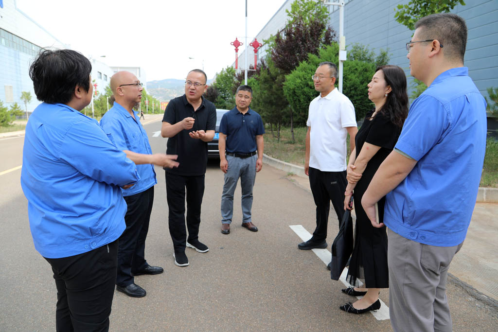 天水市科技局黨組書記薛林榮來星火數控公司調研